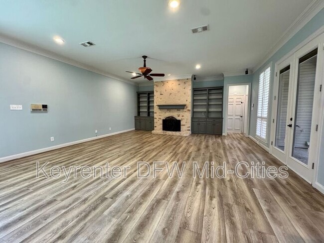 Building Photo - 2417 Creekside Cir S
