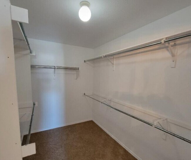 Building Photo - Modern 3-Bedroom Home with Great Amenities...