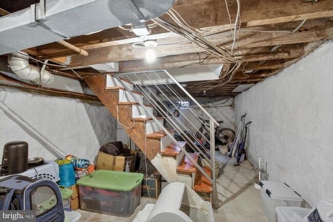 Building Photo - 416 E Flora St