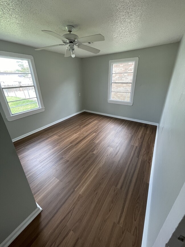 Building Photo - 2107 Montesquieu St