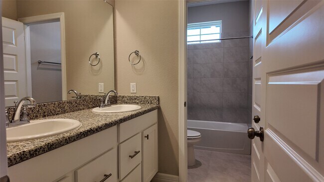 Building Photo - 360 Mallorn Ln