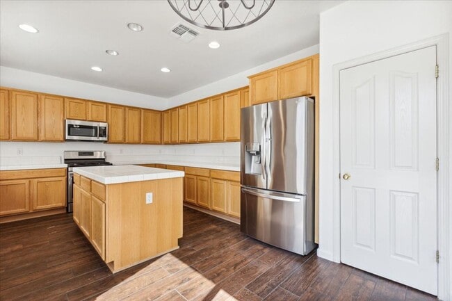 Building Photo - 5409 Banfield Dr