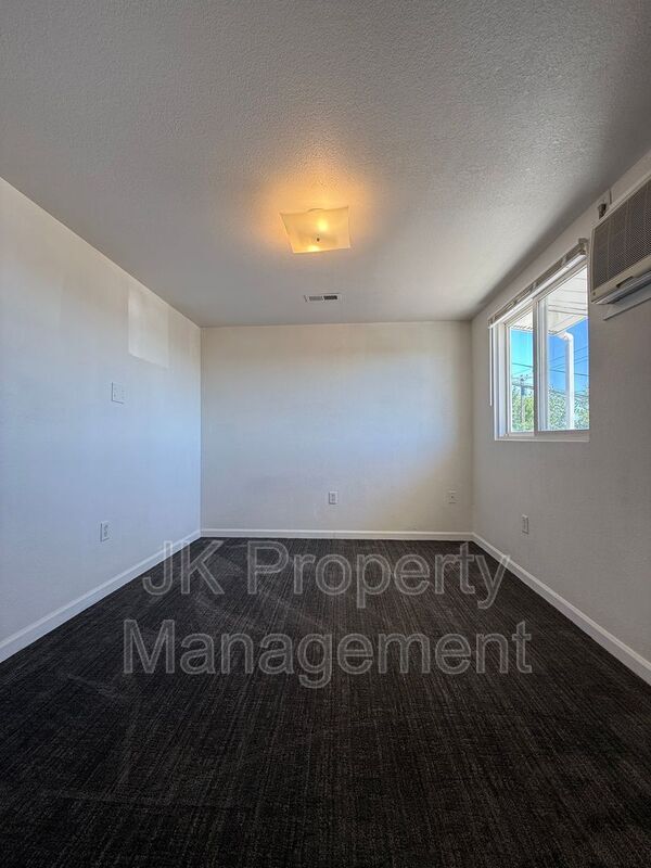 Building Photo - 4000 Ella Ave