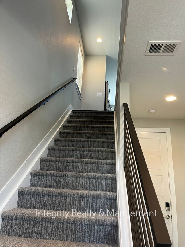Building Photo - 2457 Majorca Dr