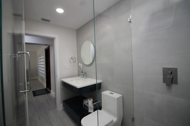 Building Photo - 2548 SE 14th St