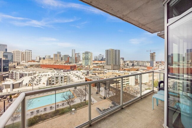 Building Photo - 600 12th Ave S