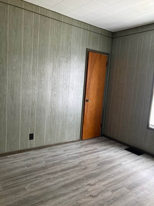Building Photo - Charming 3 bedroom 1 bath