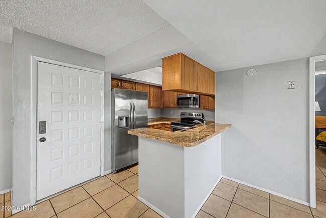 Building Photo - 540 N May