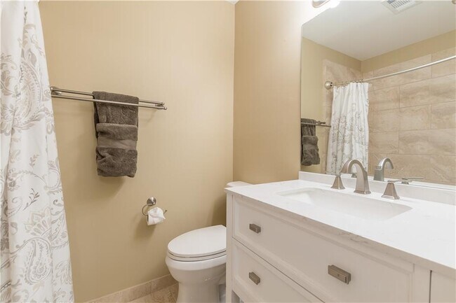 Building Photo - 28106 Plantation Dr NE