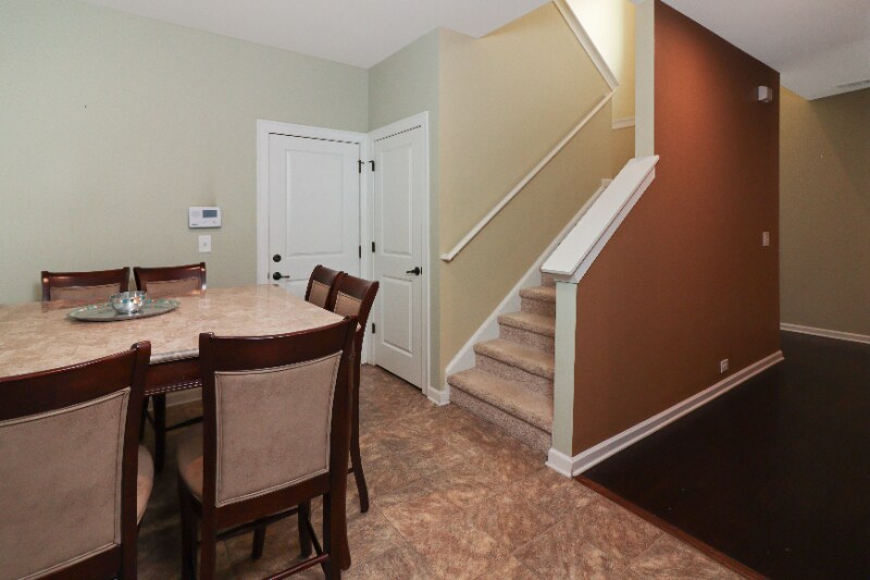 Building Photo - 4010 Lake Manor Way