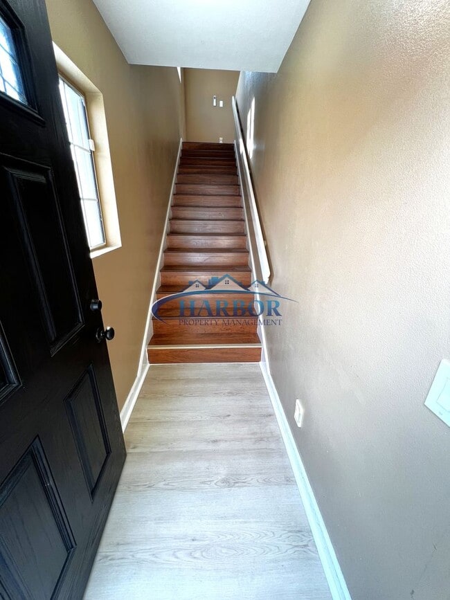 Building Photo - Charming Downey Duplex with Upgrades and Two-Car Garage