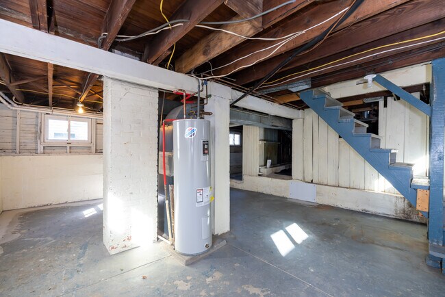 Building Photo - 1220 Manitau Ave