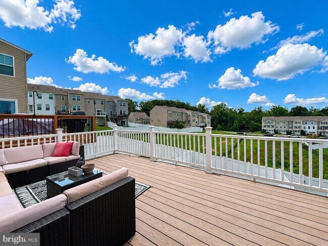 Building Photo - 4811 Hicks Dr