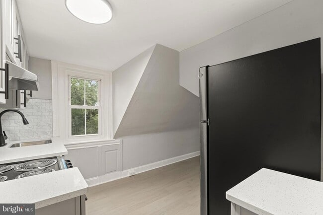 Building Photo - 216 Collingdale Ave