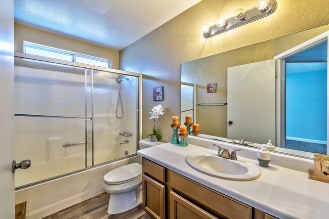 Building Photo - 640 Whispering Palms Dr