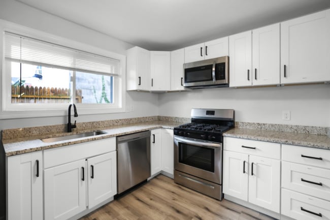 Building Photo - 5201 Banks Pl NE