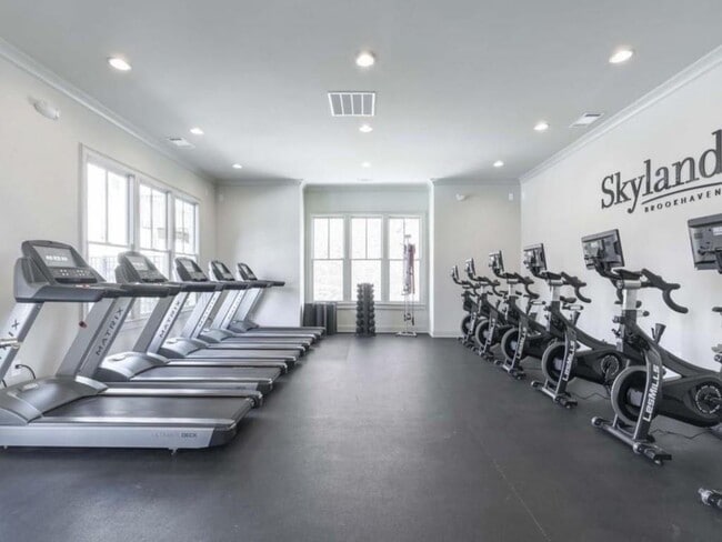 Building Photo - 2500 Skyland Dr NE