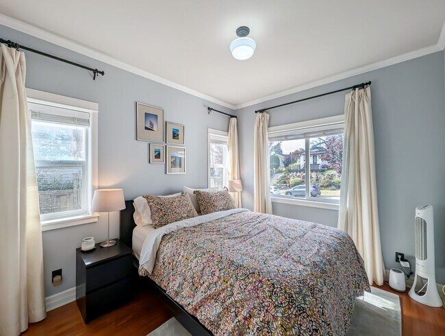Building Photo - Elegant 3-Bedroom Home with Exceptional Craftsmanship in West Seattle