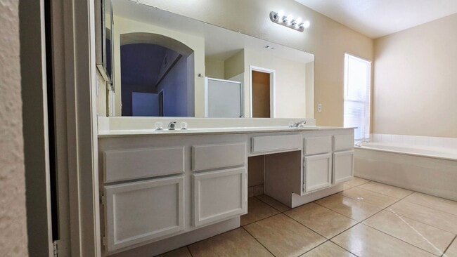 Building Photo - 9013 Quiet Cove Way