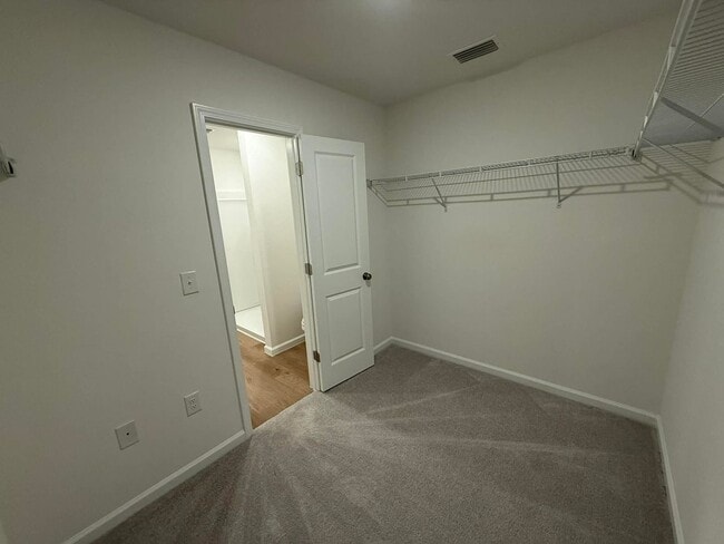 Building Photo - Four Bedroom/Two Bath - Summerdale