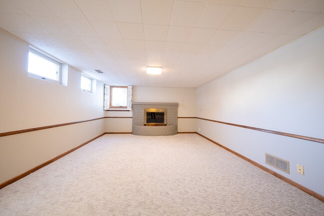 Building Photo - 5209 W 61st St