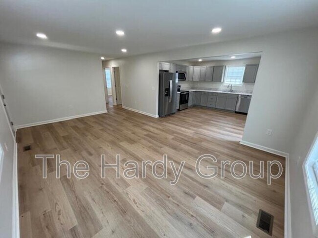 Building Photo - 203 Floyd St