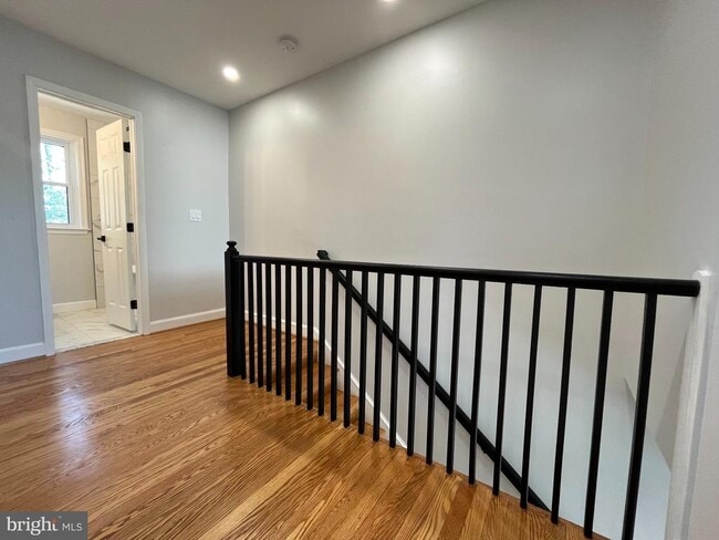 Building Photo - 327 Whittier St NW