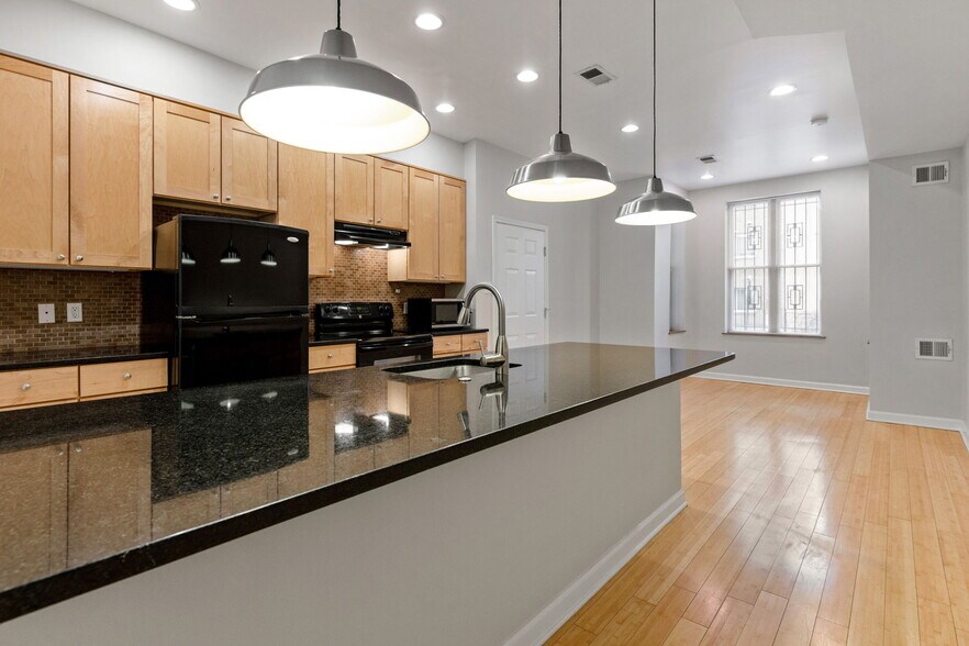 Building Photo - 1448 Newton St NW