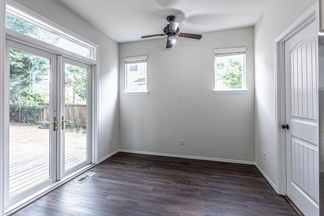 Building Photo - Beautiful home near Clark Lake Park!