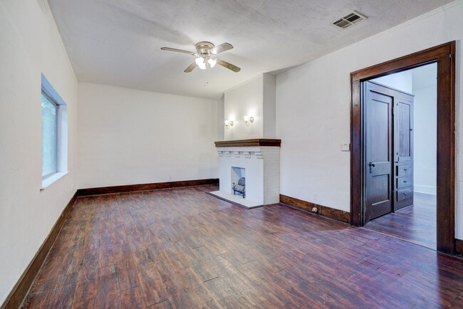 Building Photo - 1328 NE 8th St