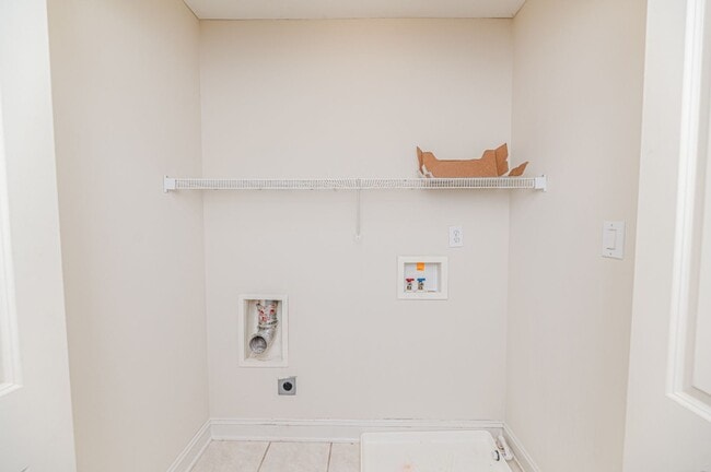 Building Photo - Perfectly Located 4-Bedroom Home Minutes from I-295, Hope Mills & Fort Bragg!