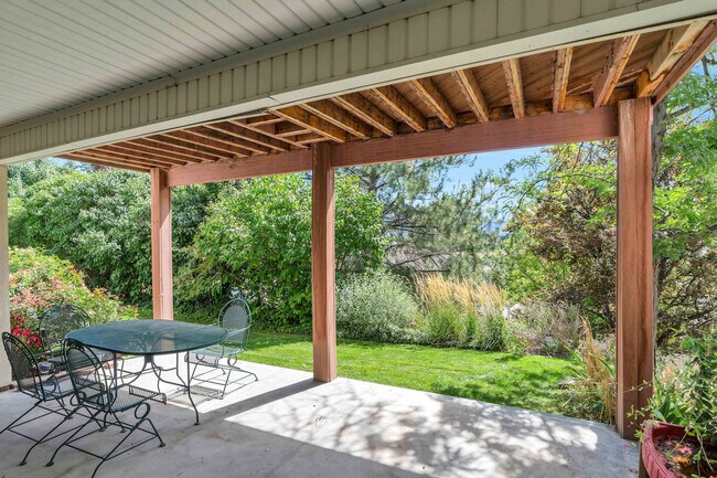 Building Photo - 12067 Lampton View Dr