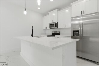Building Photo - 4787 Golfview Blvd