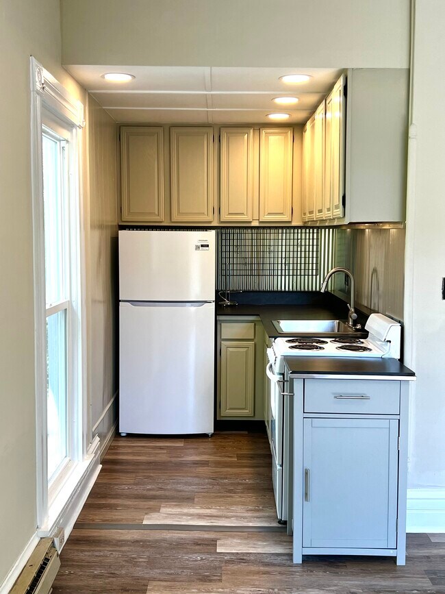 Building Photo - 82 E Lorain St