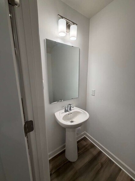 Building Photo - 10604 Heron Ave S