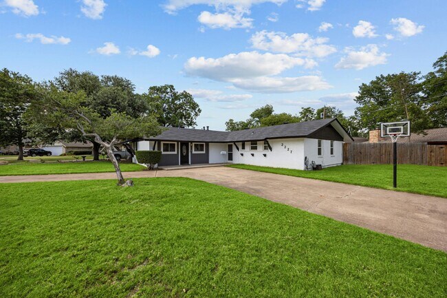 Primary Photo - 2227 Greenbrier Dr