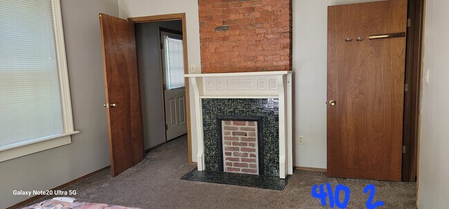 Building Photo - 410 6th St