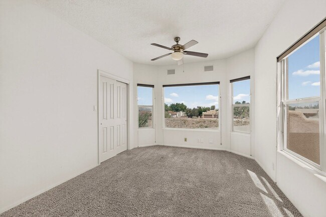 Building Photo - Luxuary Home in N. Alb Acres 2200/sf 3/bd 2/ba 2/cg