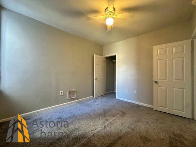 Building Photo - Updated 3 bedroom 1 bath Rowhome with Fenc...