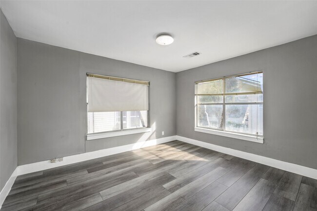 Building Photo - 1501 Dunlavy St