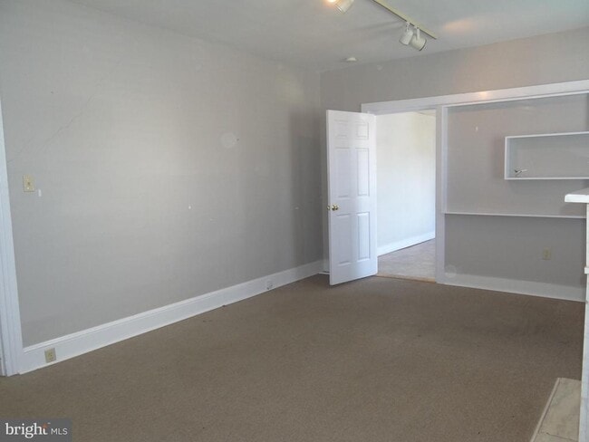 Building Photo - 510 Maple St