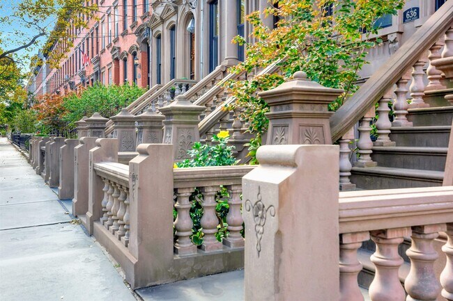 Building Photo - 1112 Hudson St