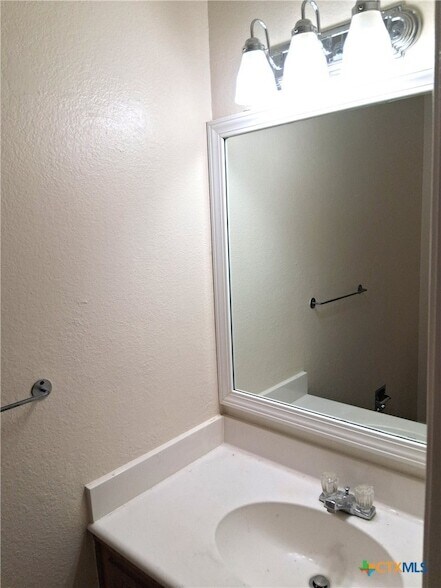 Building Photo - 130 Wind Ridge Dr