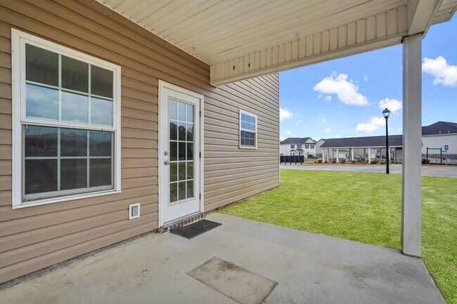 Building Photo - COMING EARLY JUNE 2026! (Pet Friendly)