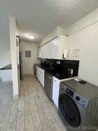 Building Photo - 340 SW 16th Ct