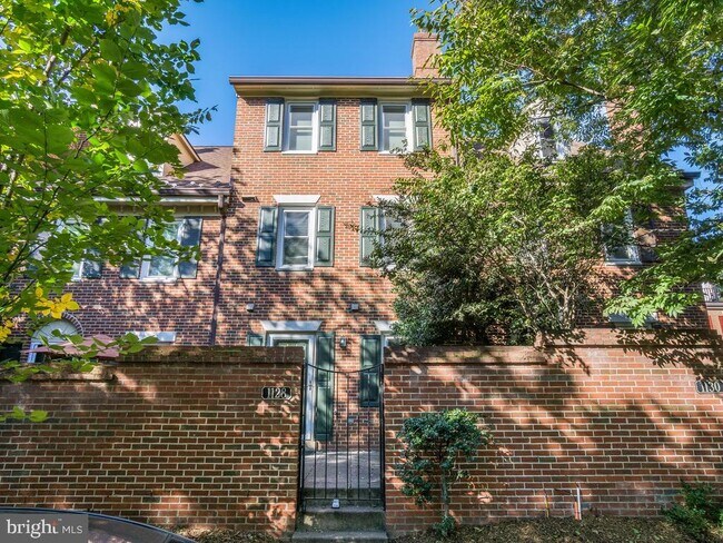 Building Photo - 1128 N Taylor St