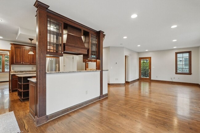 Building Photo - Charming 5 Bedroom, 3.5 Bathroom Home in M...