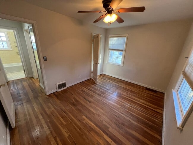 Building Photo - 3 Bed 2 Bath House