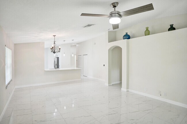 Building Photo - 5033 S La Sedona Cir