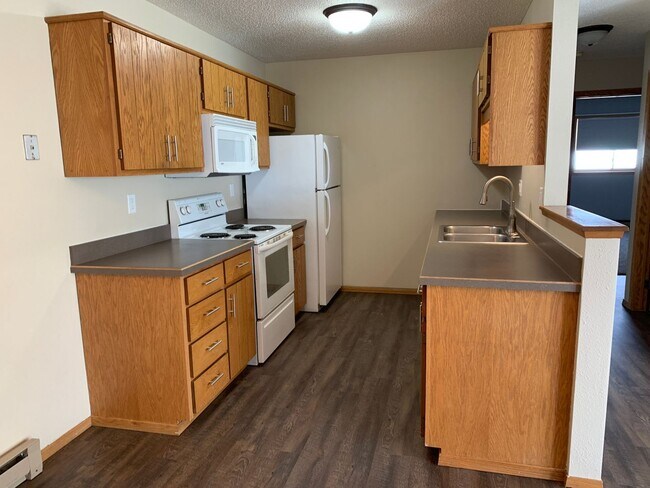 Building Photo - 4 Bed, 2 Bath Twinhome in South Fargo!